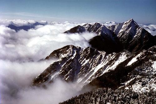 山天大畜卦測感情復合_山天大畜_六爻山天大畜變山風蠱