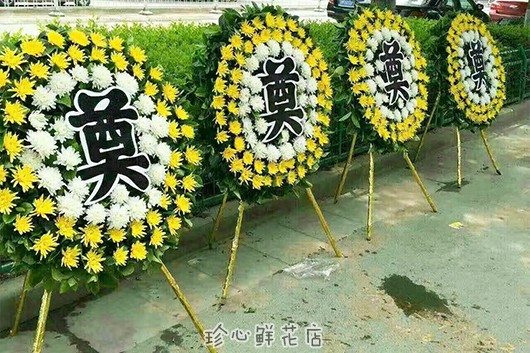 花圈挽聯_花圈及靈堂的挽聯大全_三周年花圈挽聯怎麼寫