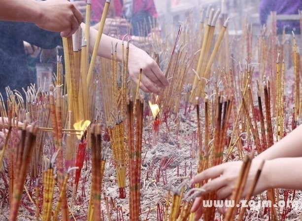 夢見上墳_上墳夢見天狗食月是什麼意思_上墳夢見過世父親還活著